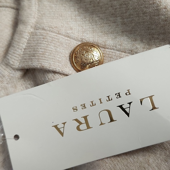 LAURA-Color  Block button Detail Sweater - Picture 8 of 12